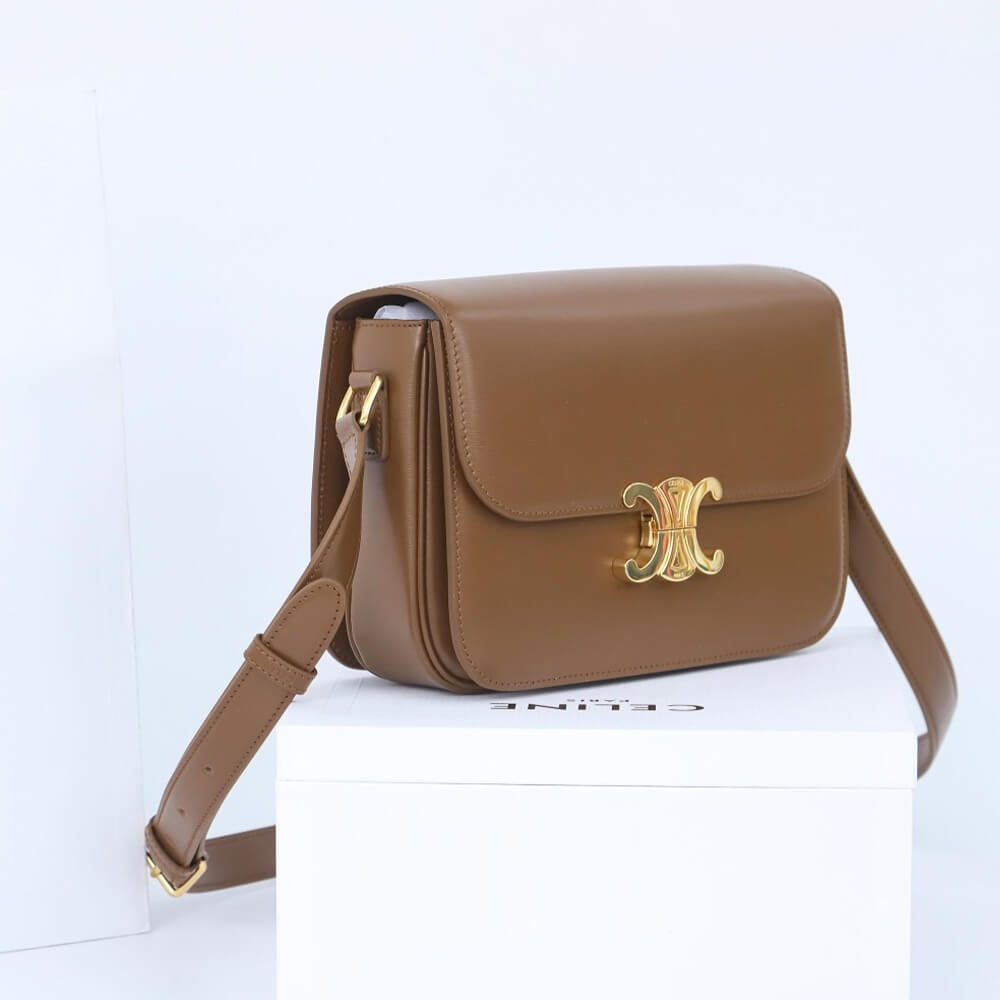 Ce**e classique triomphe bag in calfskin