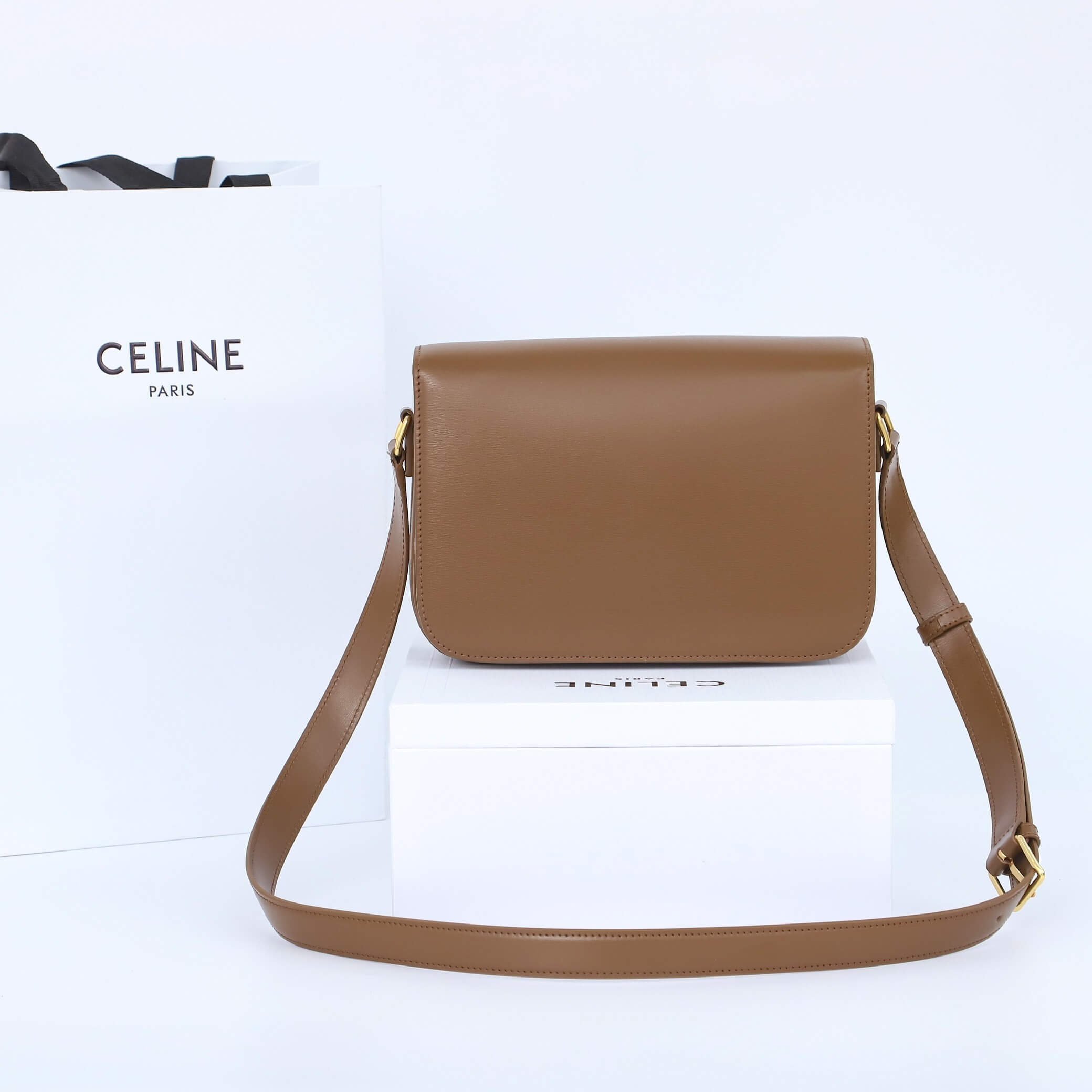 Ce**e classique triomphe bag in calfskin