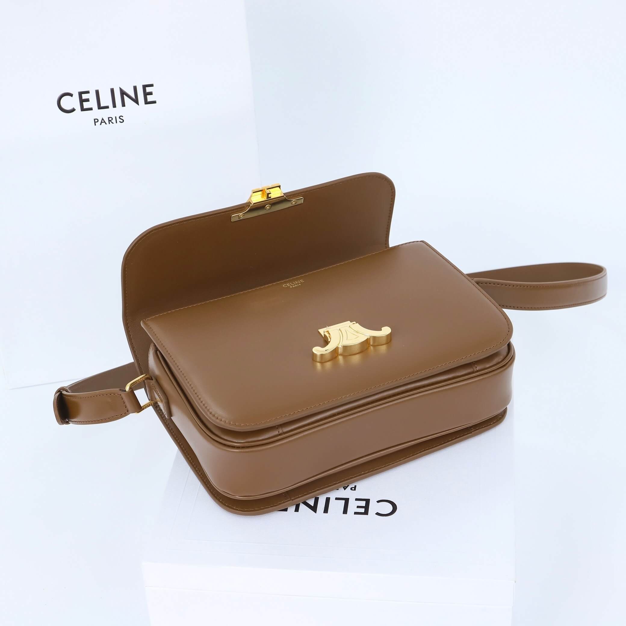 Ce**e classique triomphe bag in calfskin