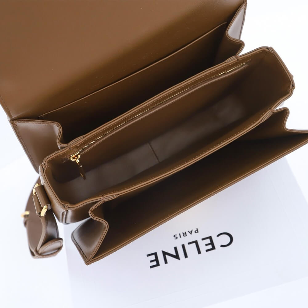 Ce**e classique triomphe bag in calfskin