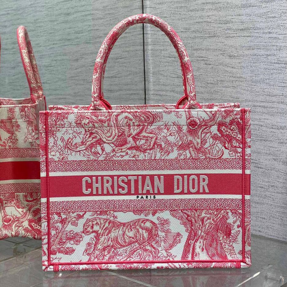 medium D*or book tote