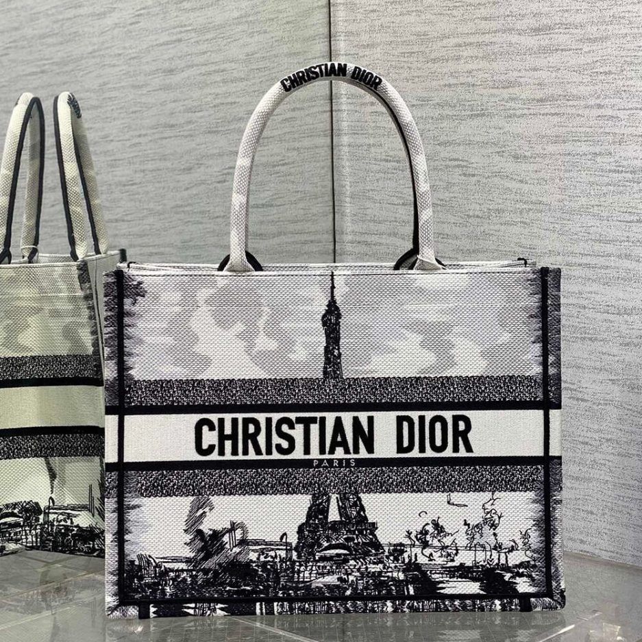 medium D*or book tote