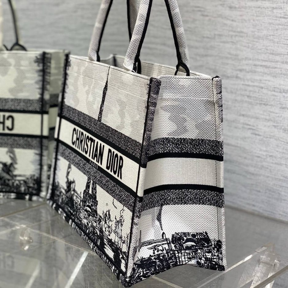 medium D*or book tote