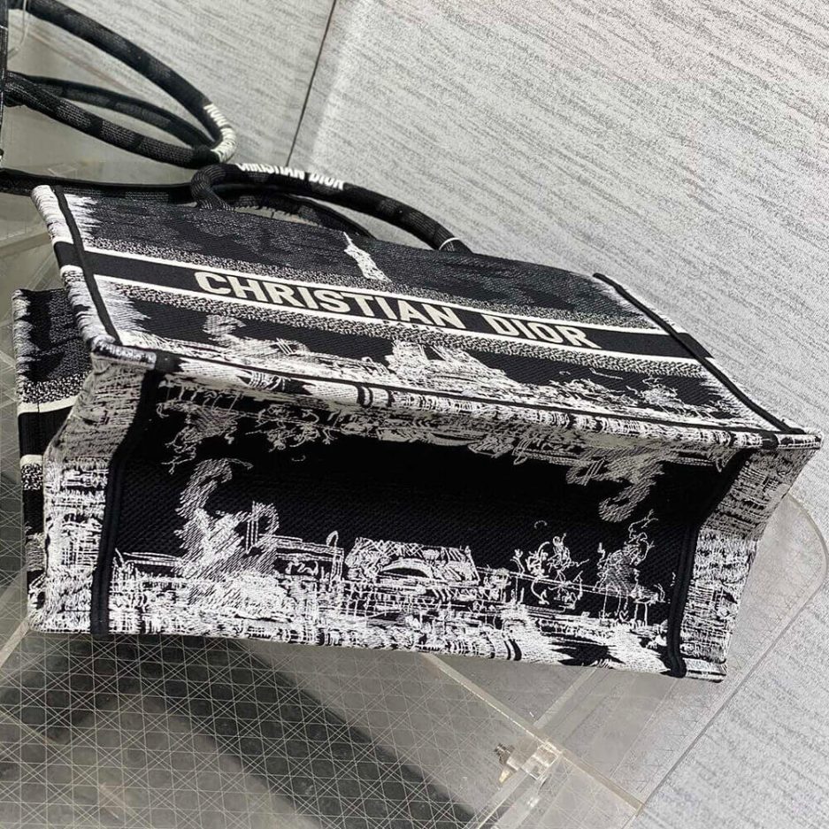 medium D*or book tote
