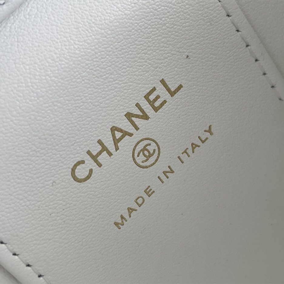 Ch*el chain cosmetic bag