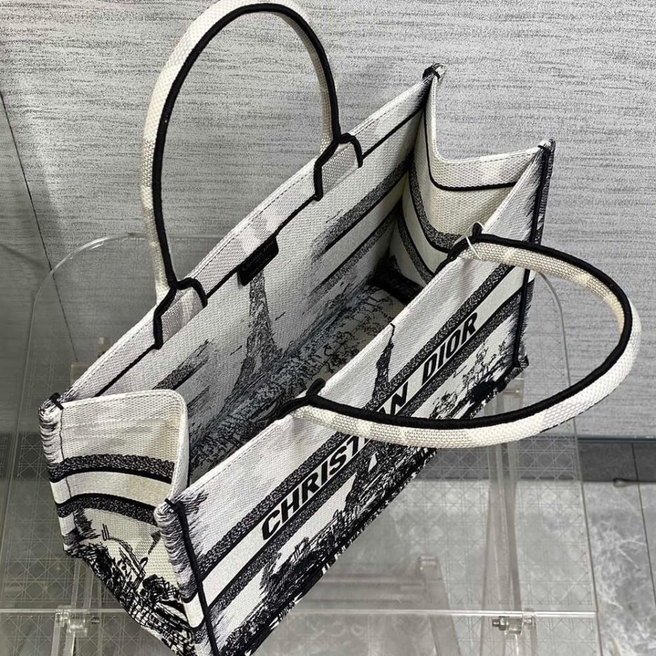 medium D*or book tote