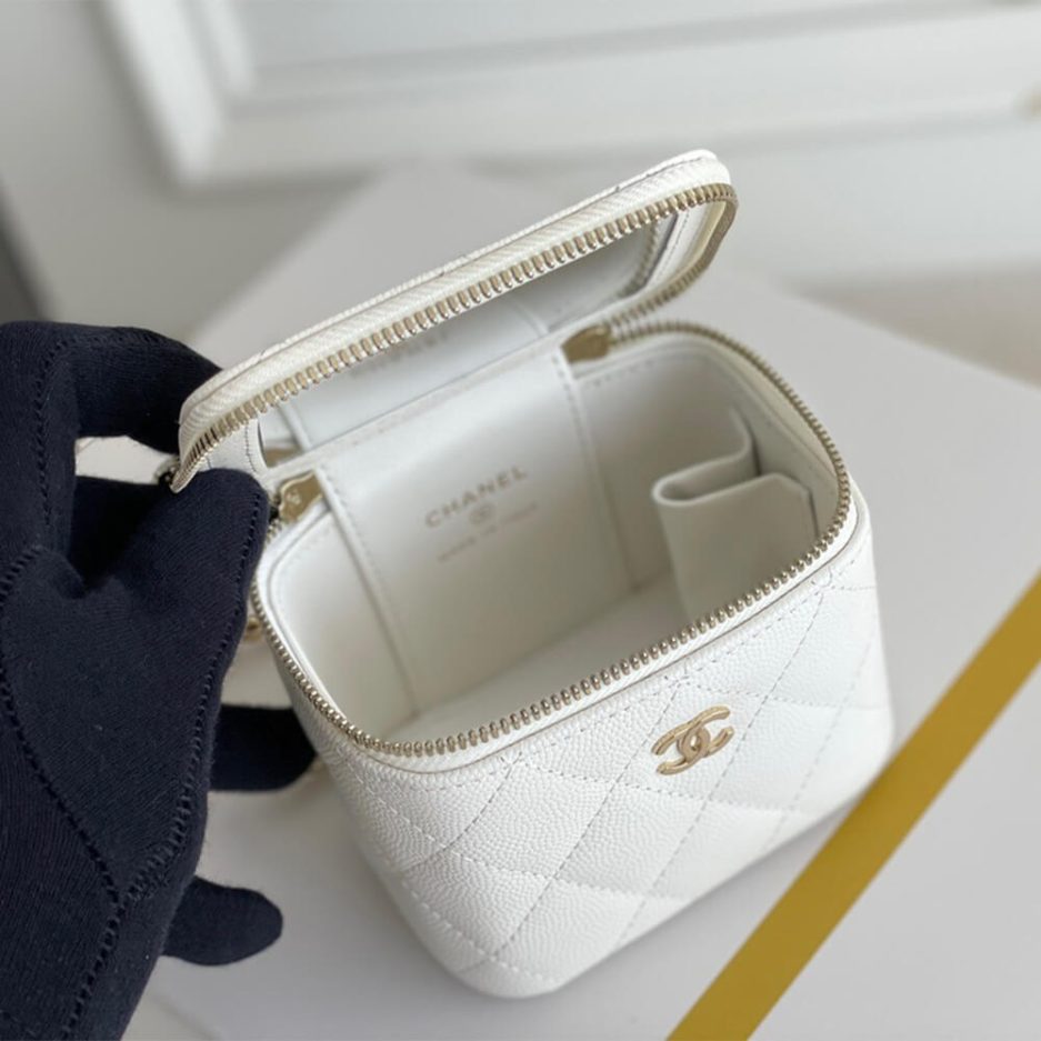 Ch*el chain cosmetic bag