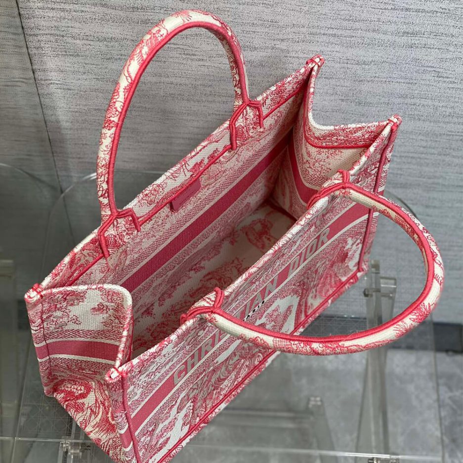medium D*or book tote