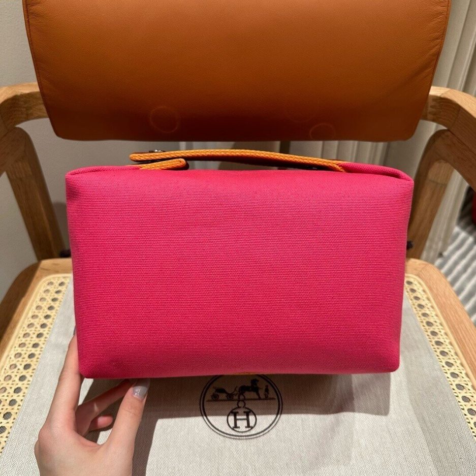 H**mes toiletery bag