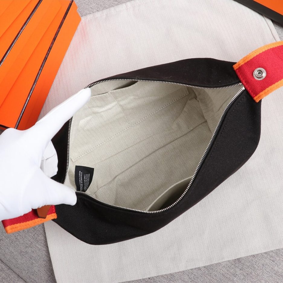 H**mes toiletery bag