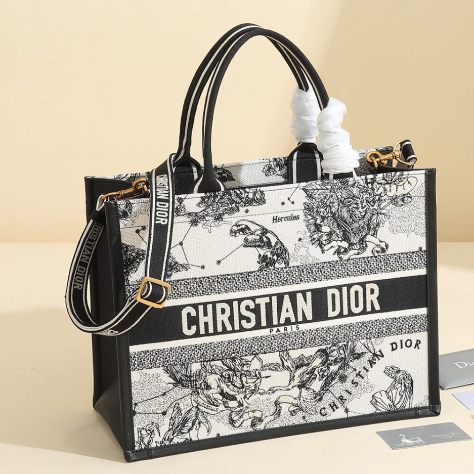 medium D*or book tote