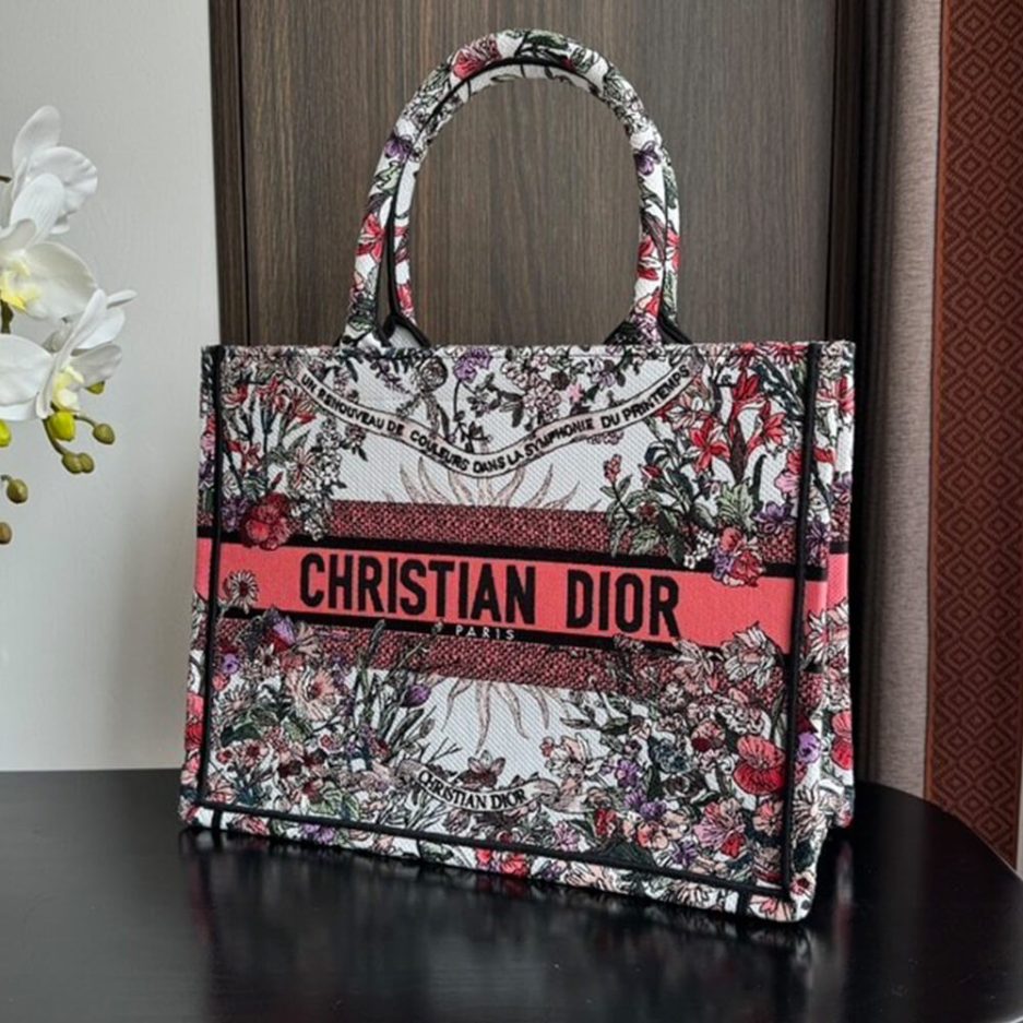 medium D*or book tote