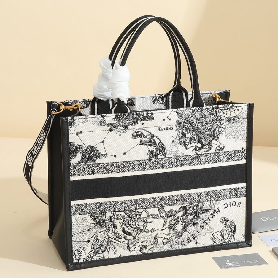 medium D*or book tote