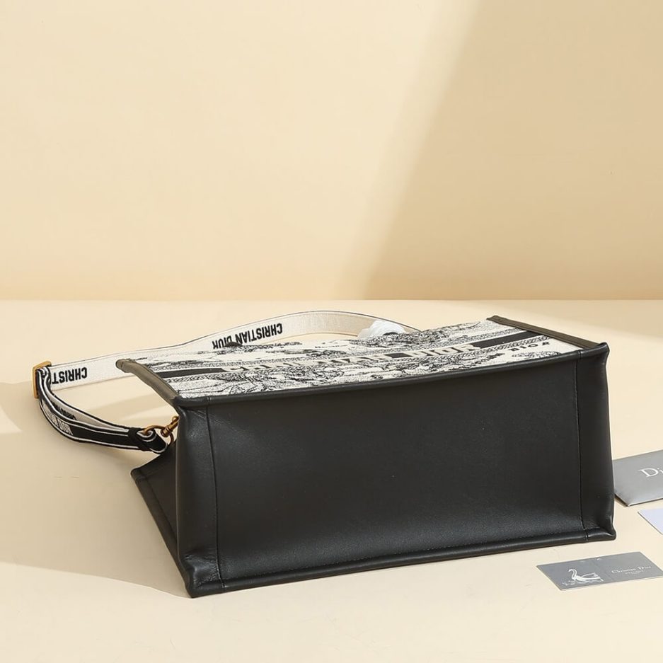 medium D*or book tote