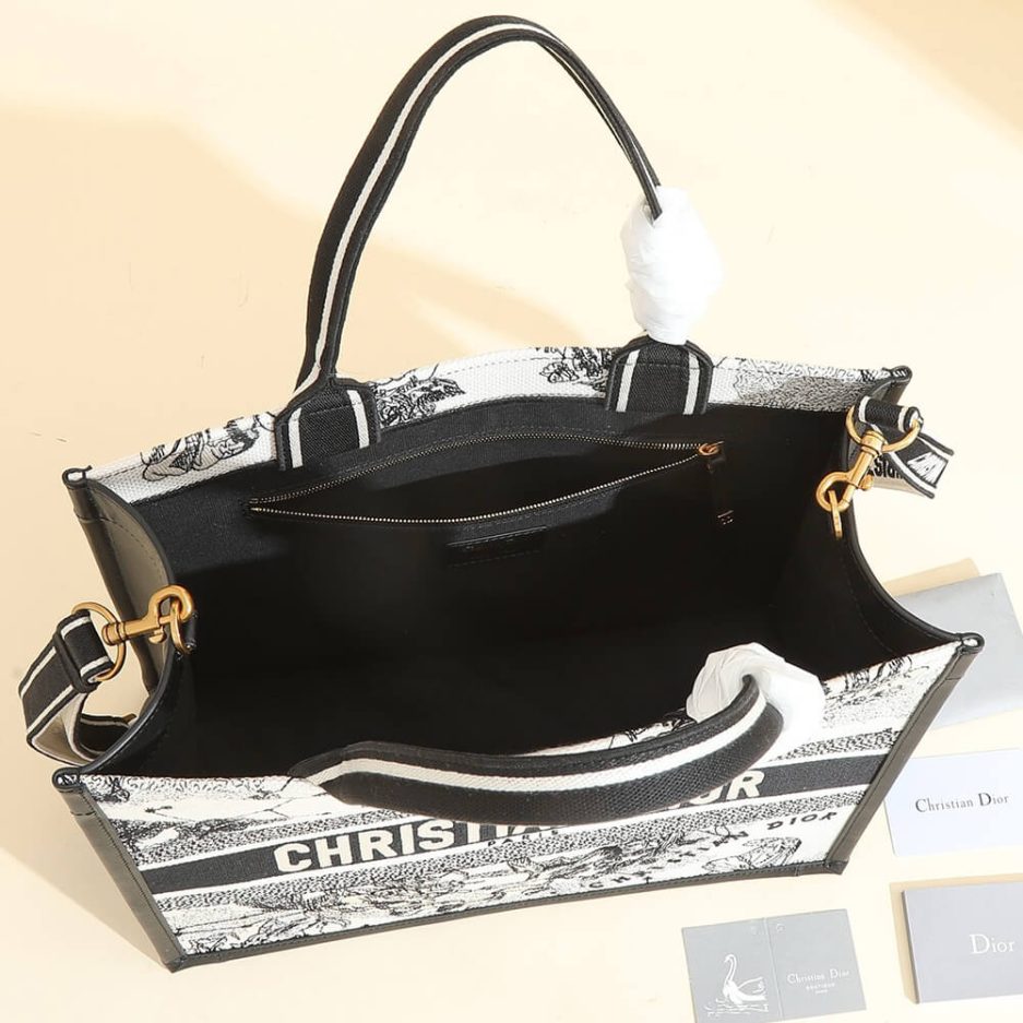 medium D*or book tote