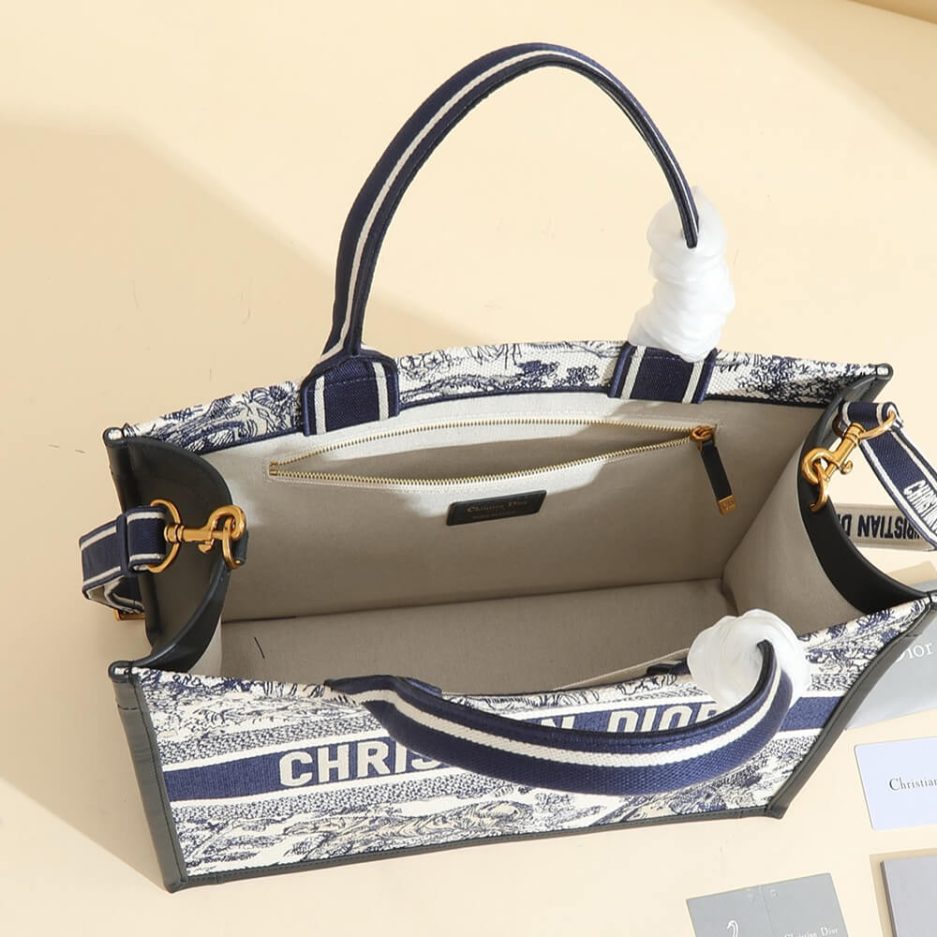 medium D*or book tote