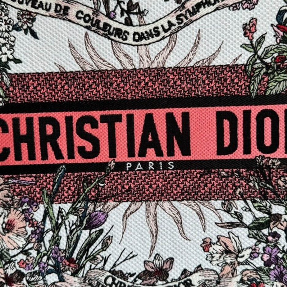 medium D*or book tote