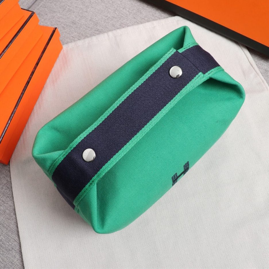 H**mes toiletery bag