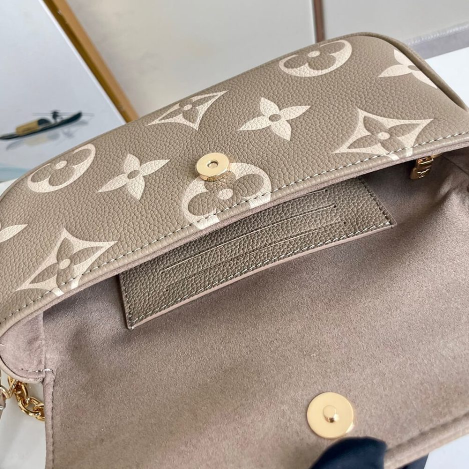 LV Wallet On Chain Ivy