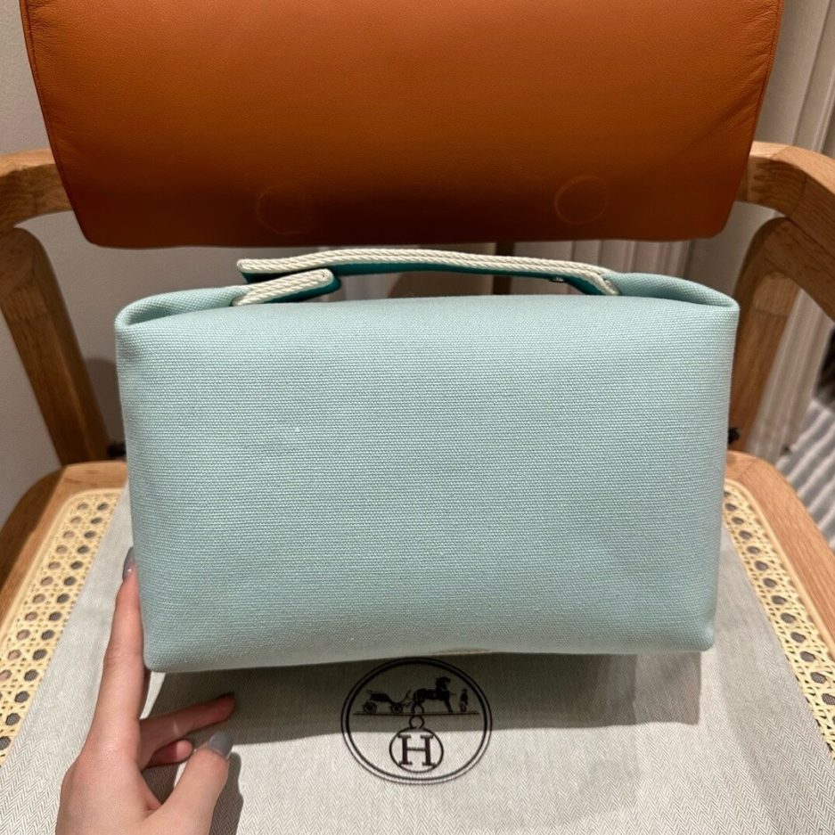 H**mes toiletery bag