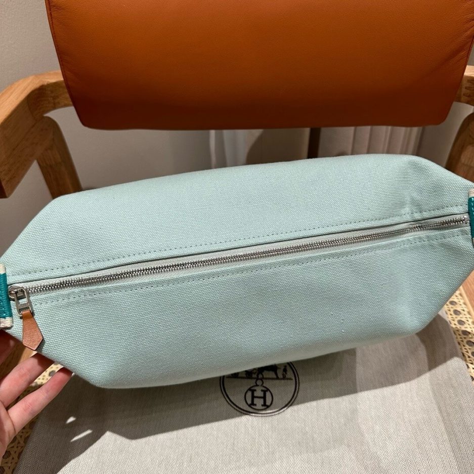 H**mes toiletery bag