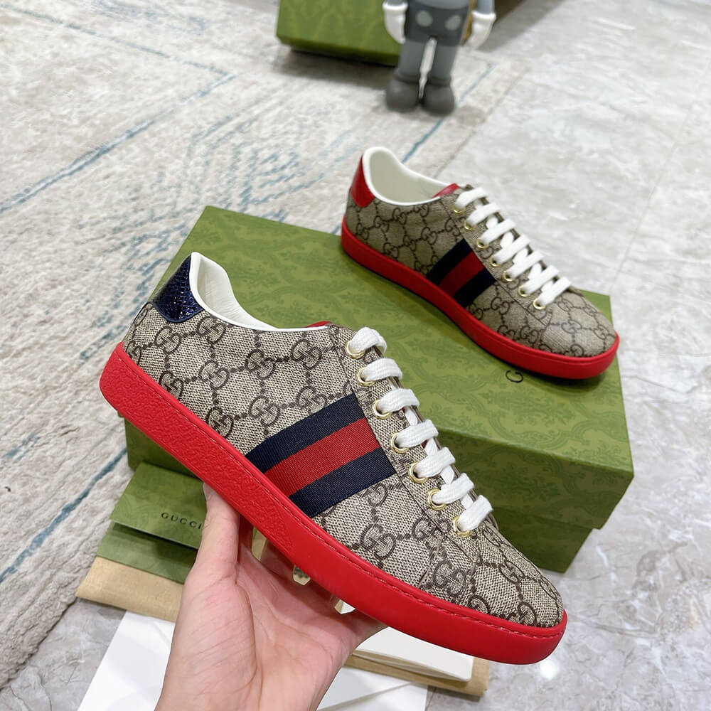 ace gg S*p*e sneaker with bees