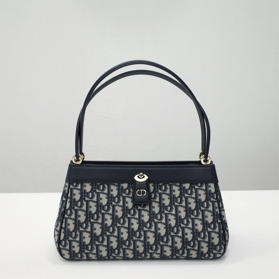 medium D*or key bag