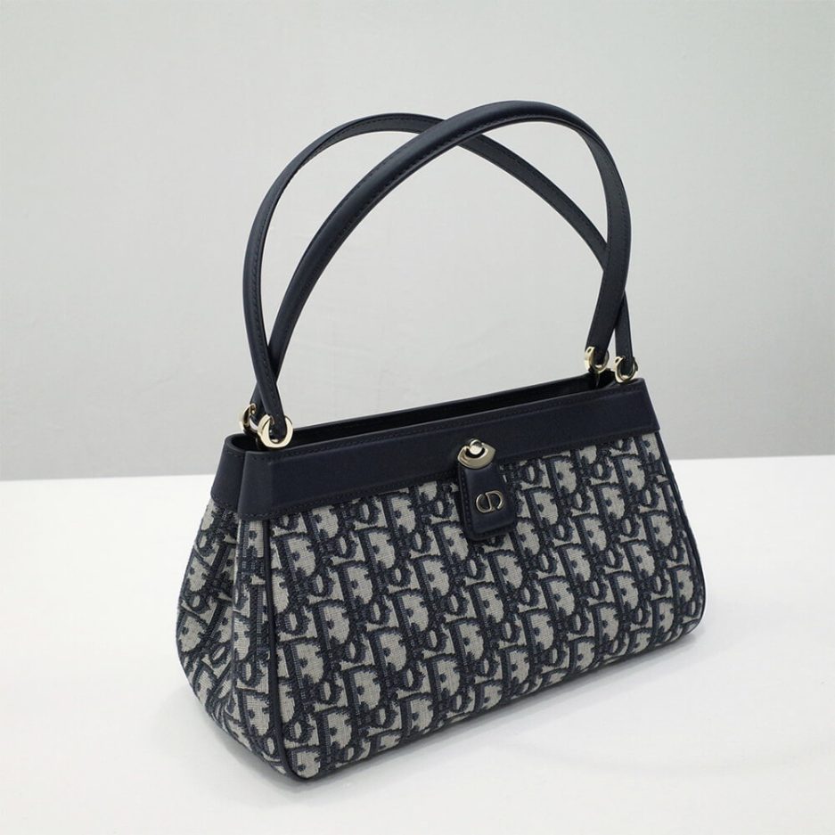 medium D*or key bag