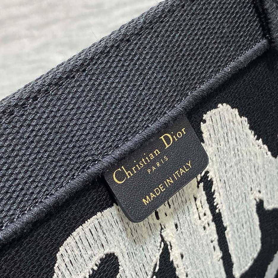 medium D*or book tote